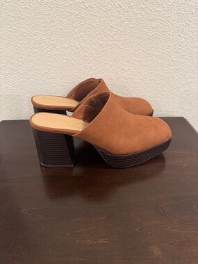 Coconuts by Matisse Brown Suede Platform Mule Heels